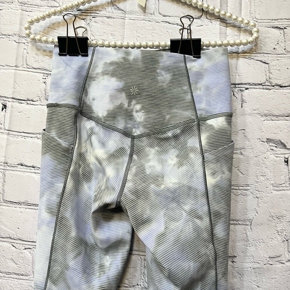 ATHLETA Salutation Stash Pocket II Capri - Picture 8 of 9